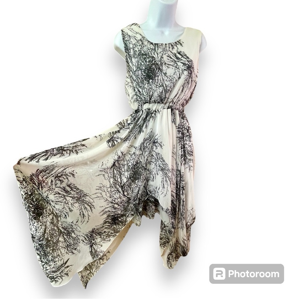 White Sleeveless Flowy Dress